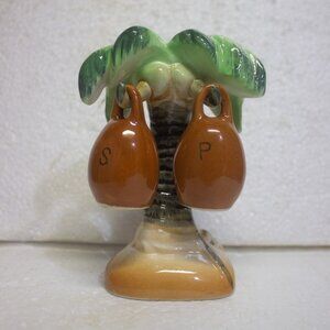 Vintage Palm Tree Coconut Salt & Pepper Shaker Souvenir Florida